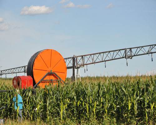 電動噴灌機(jī)節(jié)能高效，農(nóng)田灌溉必不可少